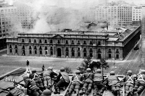 la-moneda-bombardeada-y-asediada