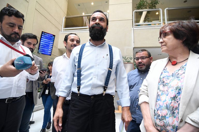 hugo gutierrez sonrie miran nuñez hertz barrera y prensa