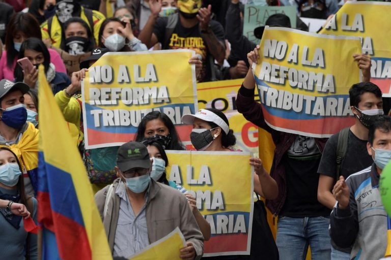 colombia protesta no a la reforma tributaria mascarillas