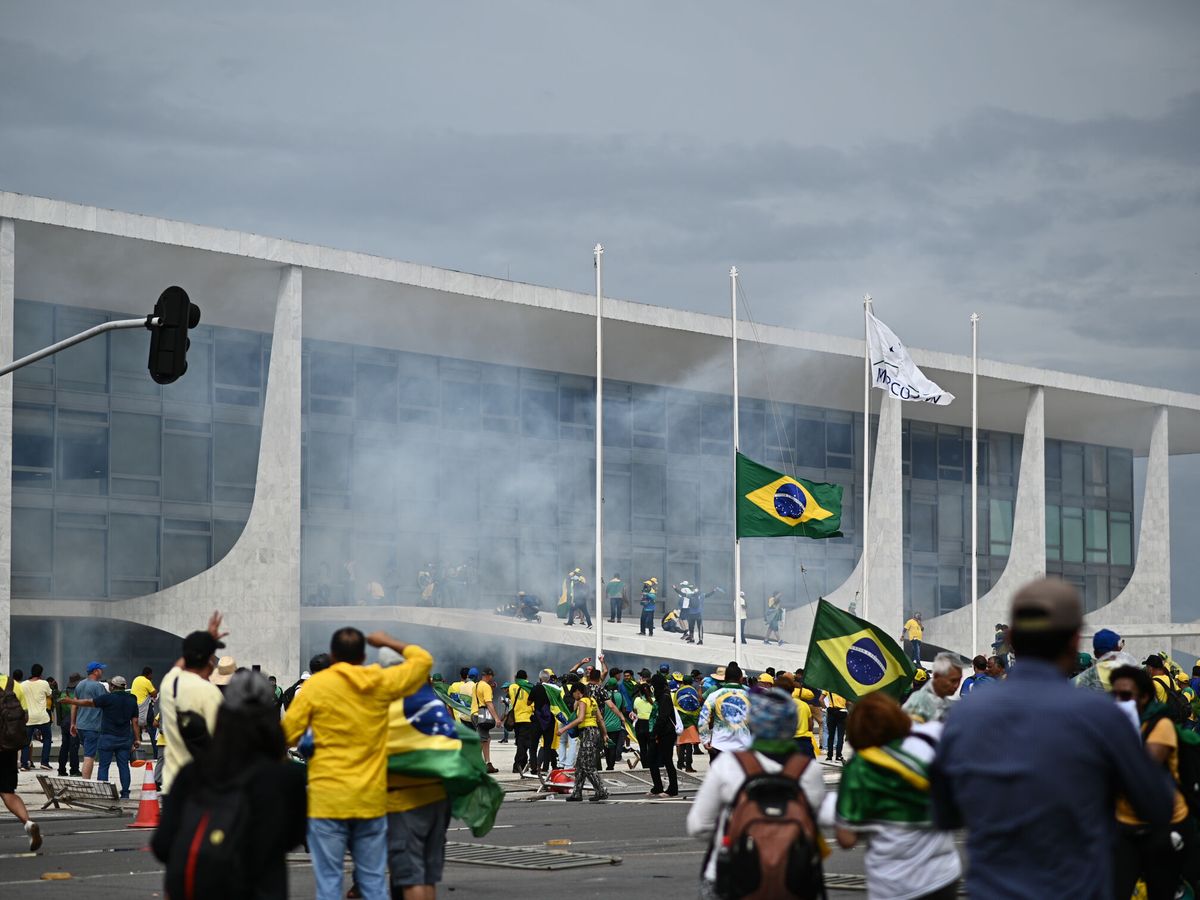 Declaración del PC de Chile ante asonada golpista en Brasil PC CHILE