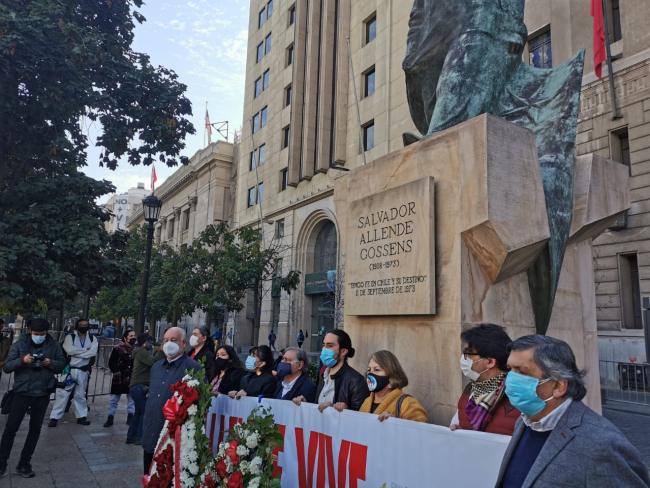 homenaje-pc-a-allende-con-mascarilla-teillier-y-carmona
