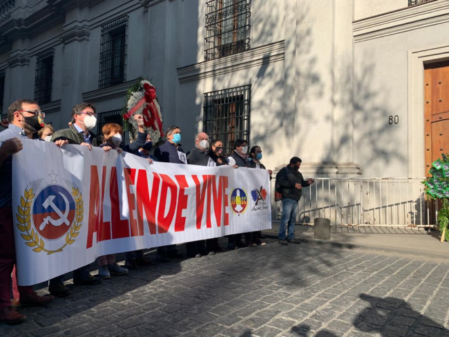 homenaje-pc-a-allende-con-mascarillas-teillier-carmona-jadue-otros