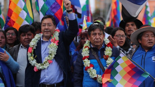 luis arce puño en alto y david choquehuanca