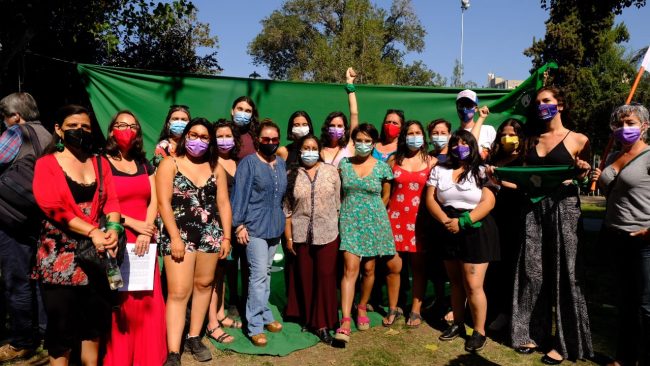 mujeres apruebo dignidad compromiso constitución feminista