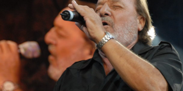 patricio manns canta ojos cerrados