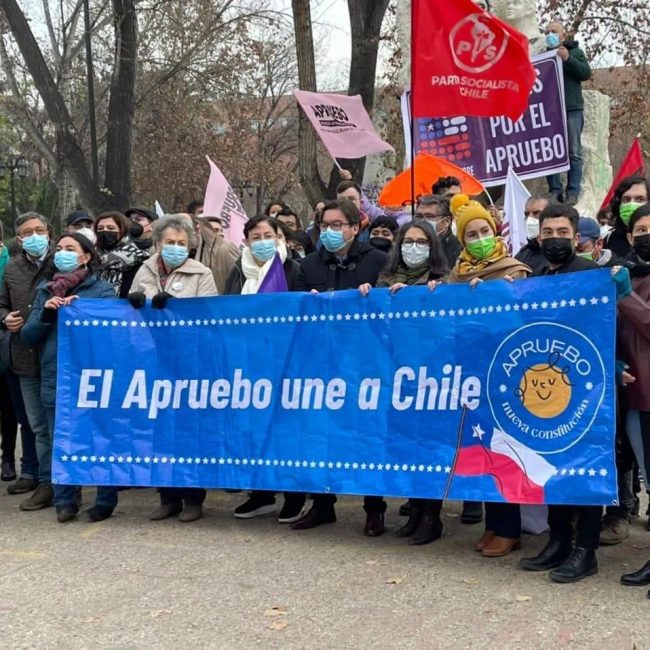 el apruebo une a Chile lienzo barraza bea pauli fany