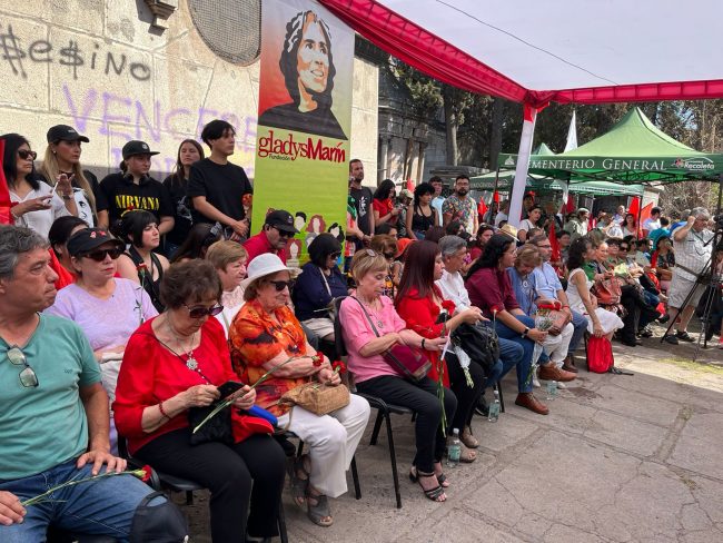 Gladys Marin acto homenaje cementerio 050323