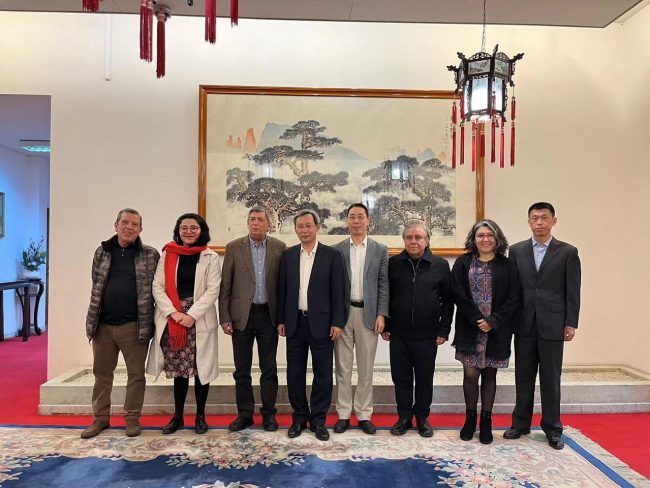 Lautaro Carmona y delegación PCChile con embajador y PC China