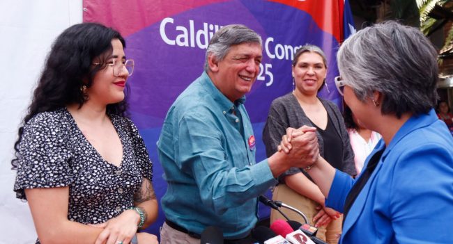 Carmona y jeannete jara de la mano con barbara y serrano